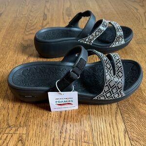 Sketchers Luxe Foamie slip on sandals